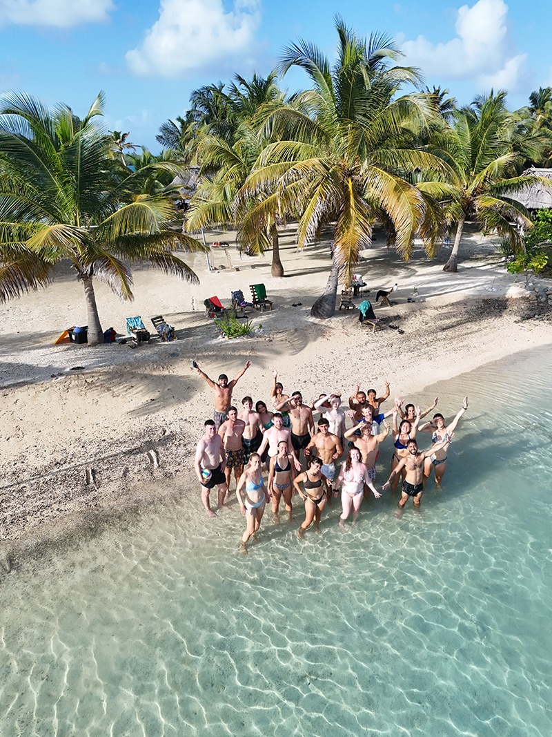 Island experience — palm island and turquoise water in San Blas